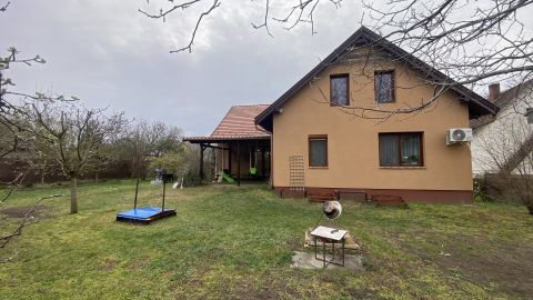 Eladó Ház 2764 Tápióbicske Központhoz közel, nyugodt utcában