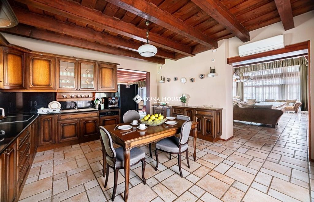 Eladó ház, Velence