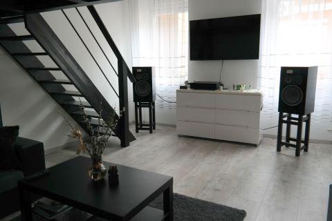 Eladó Lakás 1077 Budapest 7. kerület , Gyönyörűen felújított és galériás lakás Ligetváros szívében