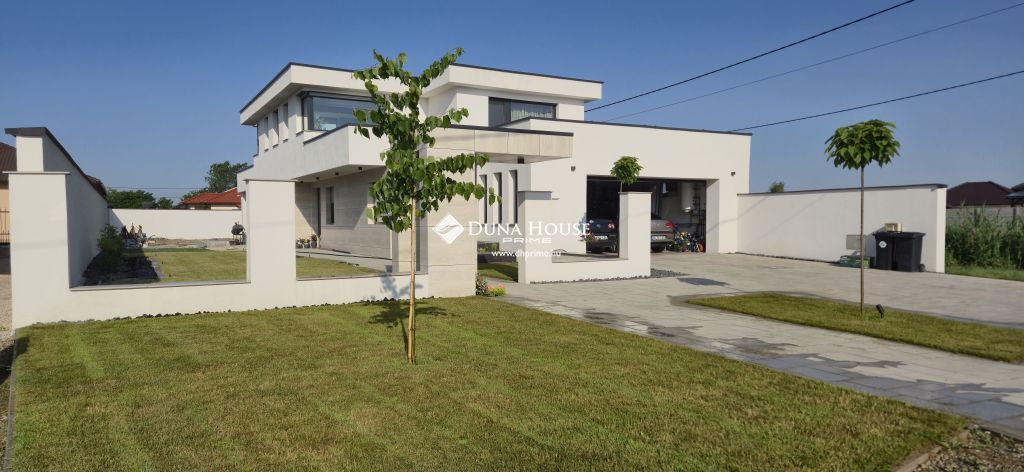 Eladó ház, Koroncó