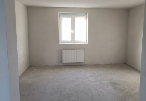 Eladó Ház 2181 Iklad Felújított ház aszfaltozott, rendezett utcában