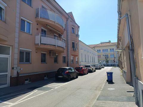 Eladó Lakás 4026 Debrecen , Belváros Hatvan utcából nyiló csendes utca