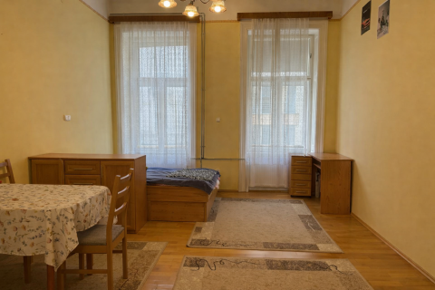 Eladó Lakás 1078 Budapest 7. kerület , 3 szobás polgári lakás a csendes Cserhát utcában