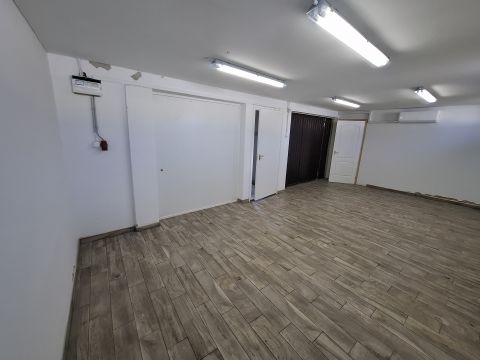 Kiadó Iroda 6100 Kiskunfélegyháza , Raktárnak és műhely egy helyen