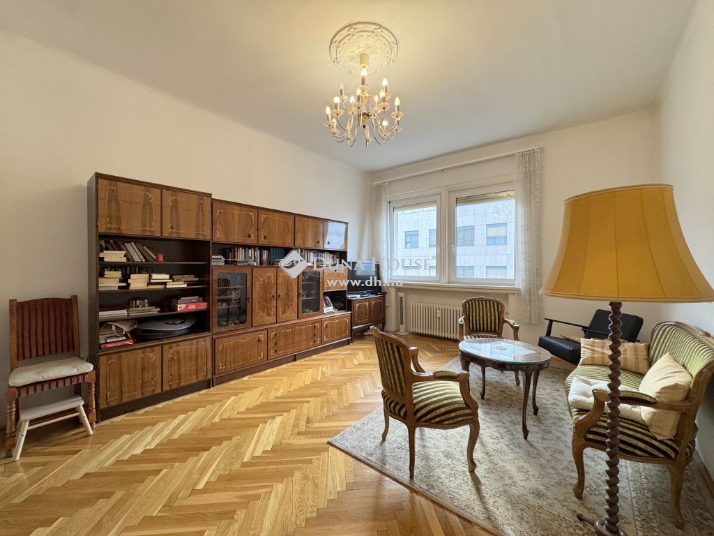 1055 Budapest 5. kerület — 1/27