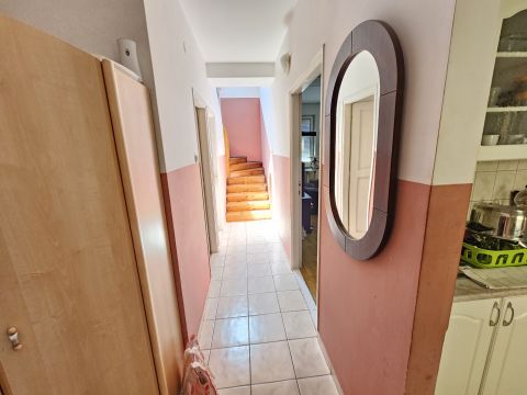 Eladó Lakás 8500 Pápa Pápa szívében 91nm-es lakás