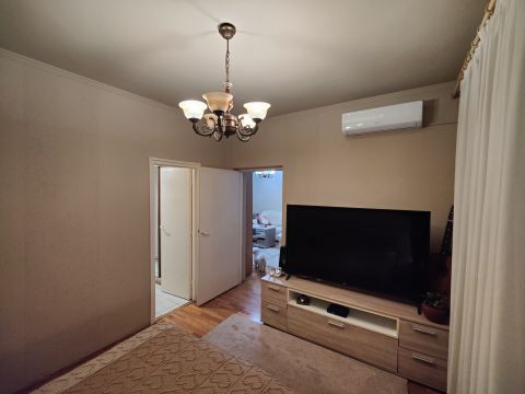 Eladó Lakás 1184 Budapest 18. kerület , 18.kerület Lakatos lakótelepen 2 szobás lakás eladó.