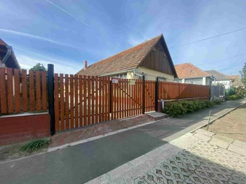 Eladó Ház 2116 Zsámbok Buszmegállóhoz közel