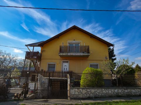 Eladó Ház 2030 Érd , 2004-BEN FELÚJÍTOTT/SZINTRÁÉPÍTETT OTTHON ELADÓ!