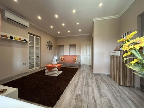 Eladó Ház 8200 Veszprém , Jutaspuszta felújított sorházi lakás