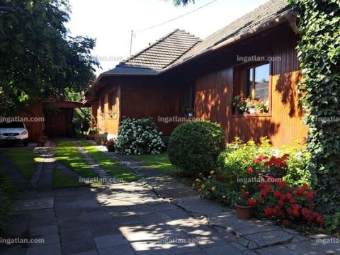 Eladó Ház 7150 Bonyhád , 'Belváros közeli családi ház szép nagy telekkel'