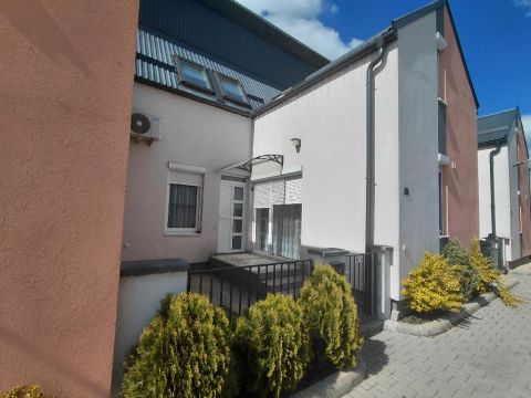 Eladó Ház 3000 Hatvan , 3000 Hatvan, Központhoz közel