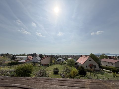 Eladó Lakás 8230 Balatonfüred , Arács csendes panorámás utcájában