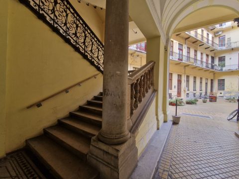 Eladó Lakás 1092 Budapest 9. kerület ***RÁDAY UTCÁBAN NAPPALI+ 2 HÁLÓS LAKÁS ***