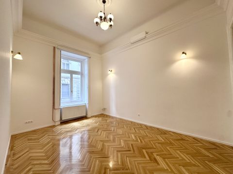 Kiadó Lakás 1085 Budapest 8. kerület Palotanegyedben 