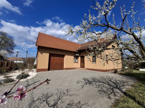 Eladó Ház 2764 Tápióbicske , Központhoz közel, nyugodt utcában