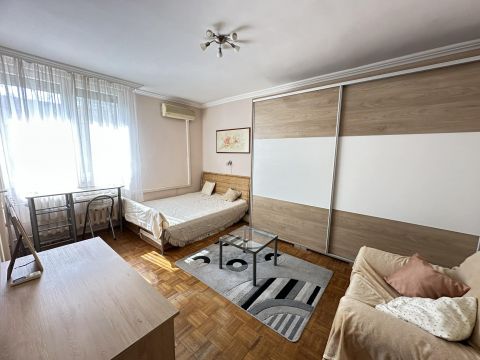 Eladó Lakás 6000 Kecskemét , Belváros közelében, 1 szobás szép állapotú lakás bútorozva 