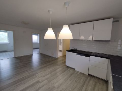 Eladó Lakás 2800 Tatabánya 