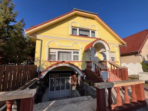 Eladó Ház 6000 Kecskemét , Bagoly egészségház közelében szép állapotú családi ház eladó