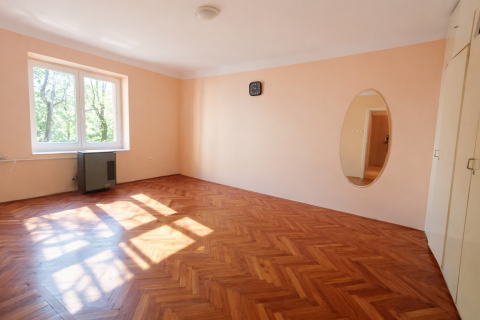 Eladó Lakás 1101 Budapest 10. kerület , Doba és Nyerő utca sarkánál, erkélyes kislakás!