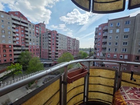 Eladó Lakás 1048 Budapest 4. kerület , 1048 Budapest 4, Káposztásmegyer - Közösségi ház