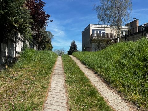 Eladó Ház 2252 Tóalmás , A lehetőségek tárházát kínáljuk Tóalmás legszebb utcájában.