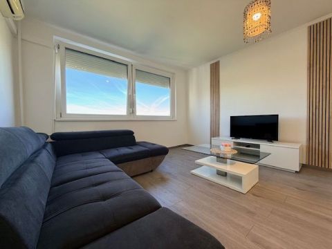 Kiadó Lakás 6000 Kecskemét , Széchenyivárosban bútorozott lakás kiadó