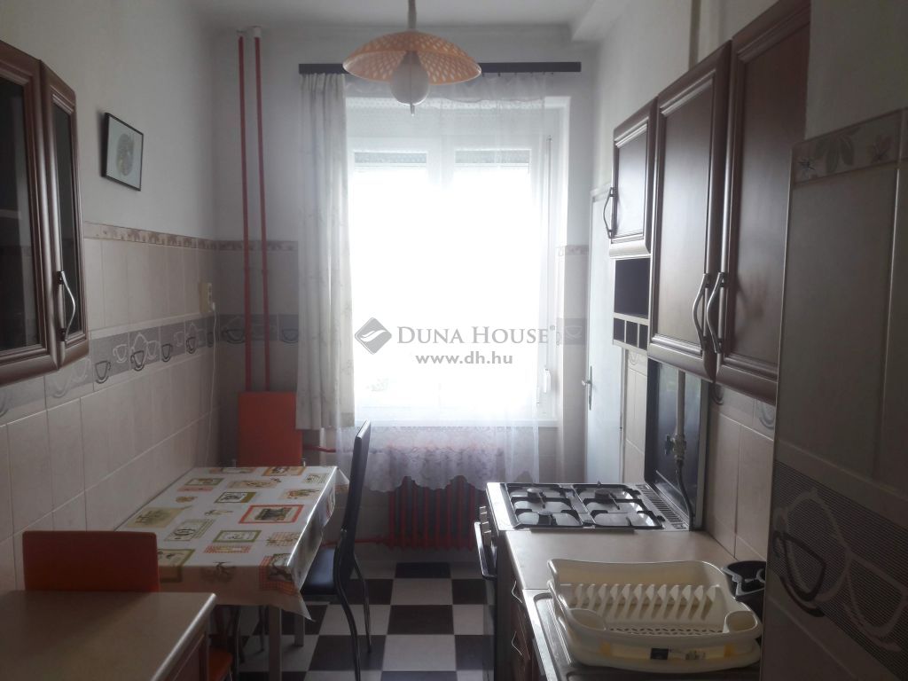 1042 Budapest 4. kerület — 1/8