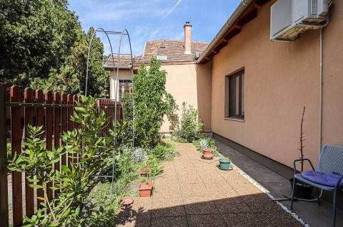 Eladó Ház 1201 Budapest 20. kerület , Pacsirtatelepen csendes, hangulatos otthon.