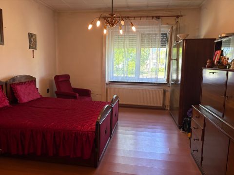 Eladó Ház 8130 Enying , Enying központjában családi ház 