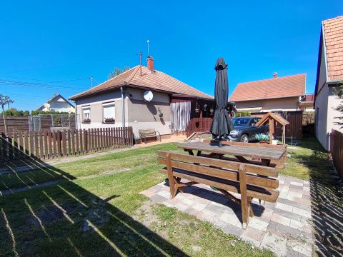 Eladó Ház 8648 Balatonkeresztúr Csinos lakóház 7 percre a szabadstrandtól