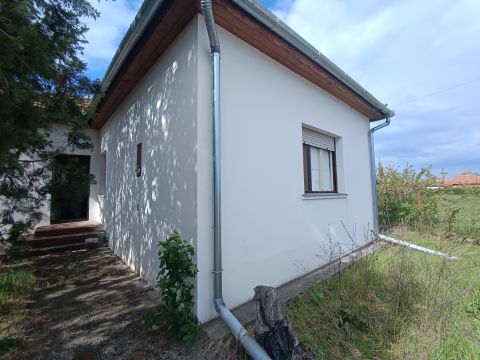 Eladó Ház 2747 Törtel , Törtel Központ közelében kádárkocka ház eladó