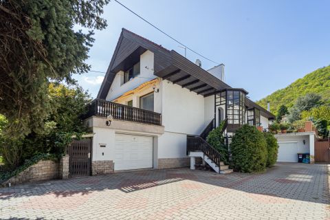 Eladó Ház 1037 Budapest 3. kerület , Ikerházfél a város felett