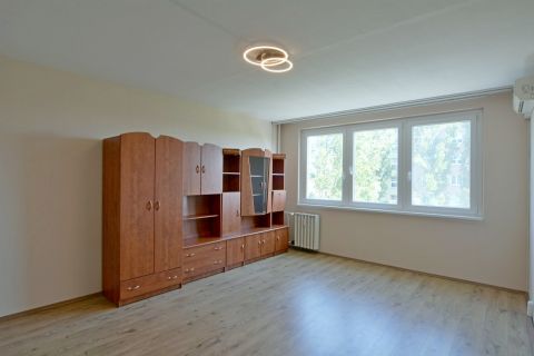 Kiadó Lakás 6000 Kecskemét Pákozdi csata utcában kiadó bútorozatlan 2 szobás lakás