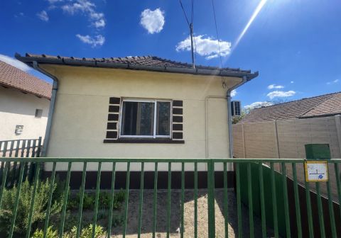 Eladó Ház 1171 Budapest 17. kerület , Tégla építésű családi ház 892 nm-es saját telekrésszel