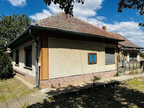 Eladó Ház 2243 Kóka 4 szobás Kádár-kocka, nagy 1546 nm-es telekkel!