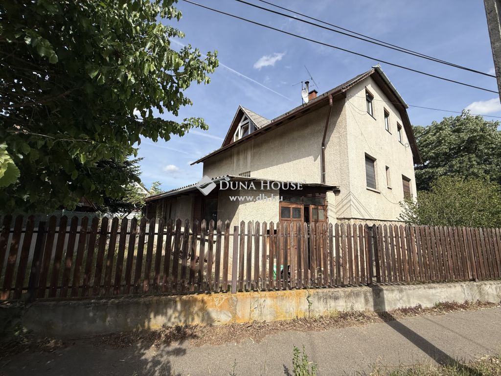 1185 Budapest 18. kerület , 571 nm-es telken, őnálló családi ház, 57%-os tulajdoni hánya — 1/3