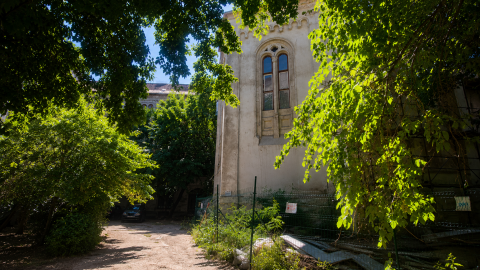 Eladó Lakás 1081 Budapest 8. kerület , Pesti garzon ősfás kertben - Kiss József u. 
