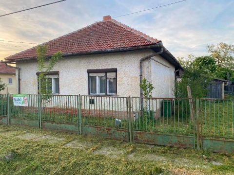 Eladó Ház 5071 Besenyszög , 5071 Besenyszög, Csendes
