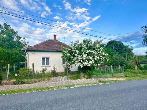 Eladó Ház 8999 Zalalövő , Központ