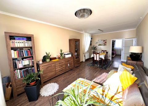 Eladó Lakás 1184 Budapest 18. kerület , Felújított lakás a Lakatos lakótelepen, szigetelt házban