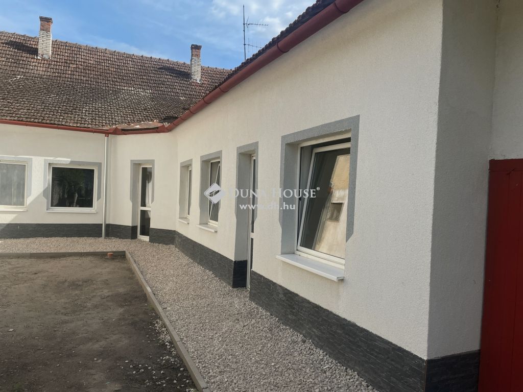 6440 Jánoshalma , központjában — 1/21