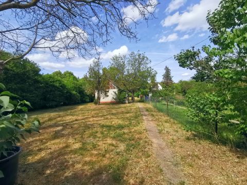 Eladó Telek 2040 Budaörs , Kis házikóval, sík telek