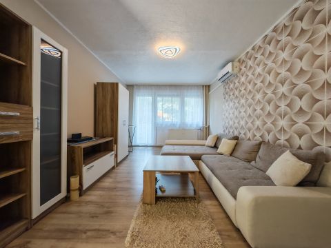 Eladó Lakás 8000 Székesfehérvár 