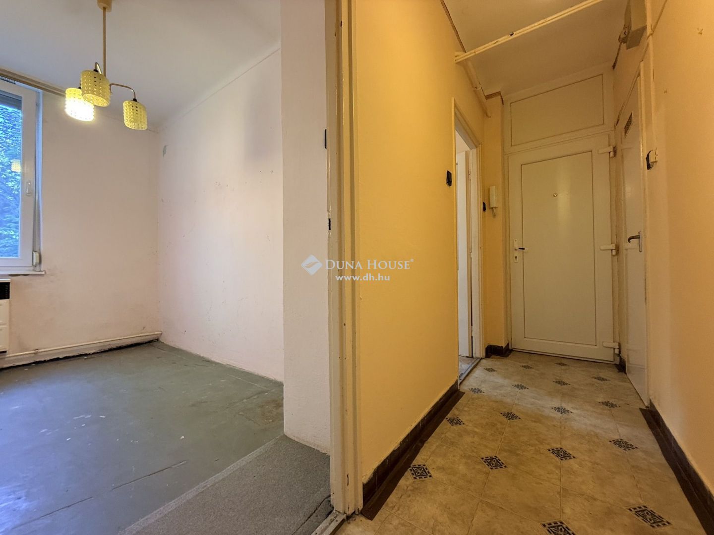 Első emeleti, háromszobás téglalakás Kalocsán – LK092472