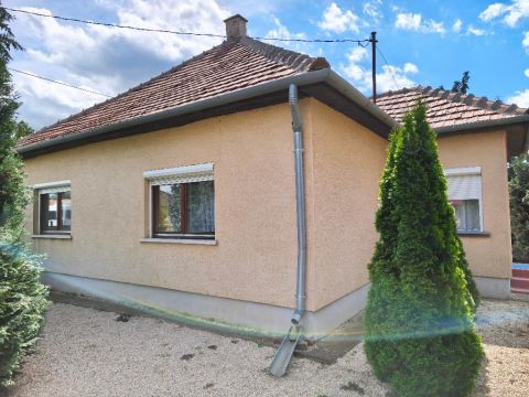 Eladó Ház 2456 Besnyő , 2456 Besnyő, Kertváros