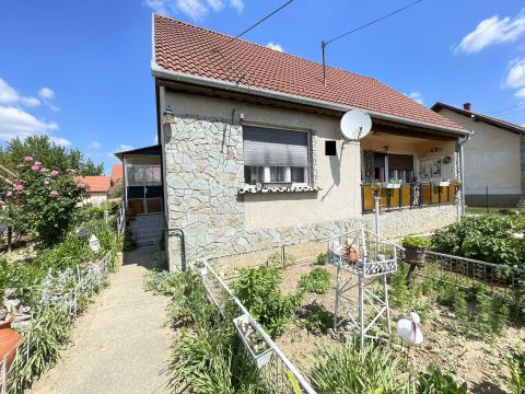 Eladó Ház 9900 Körmend , Nyugodt családi házas övezet