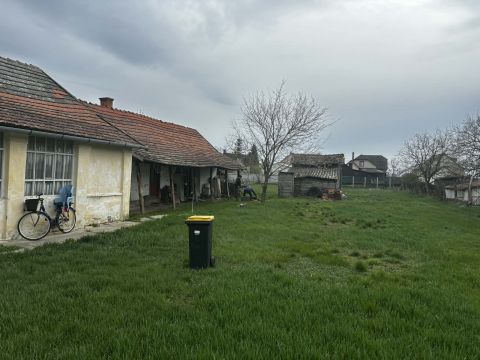 Eladó Ház 4150 Püspökladány , Hajnal utcai vályog ház 1371 nm-es közműves telken eladó
