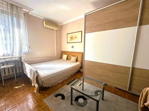 Kiadó Lakás 6000 Kecskemét , Belvárosi BÚTOROZOTT,rendezett kis garzon Kiadó