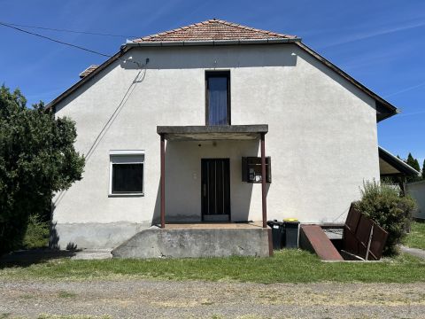 Eladó Ház 7143 Őcsény , Sportpálya közelében